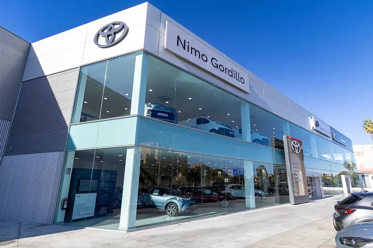concesionario toyota carretera amarilla